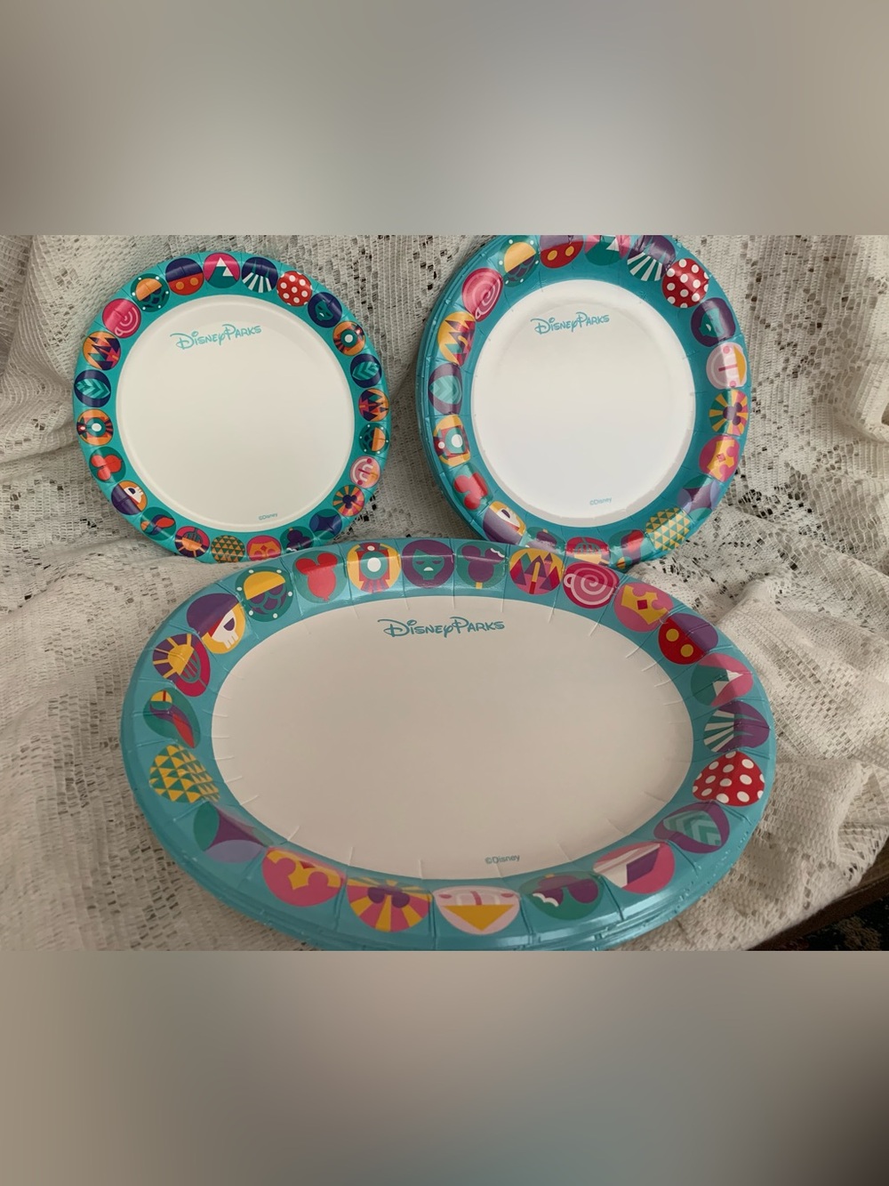 Disney park 36 pecs paper plates